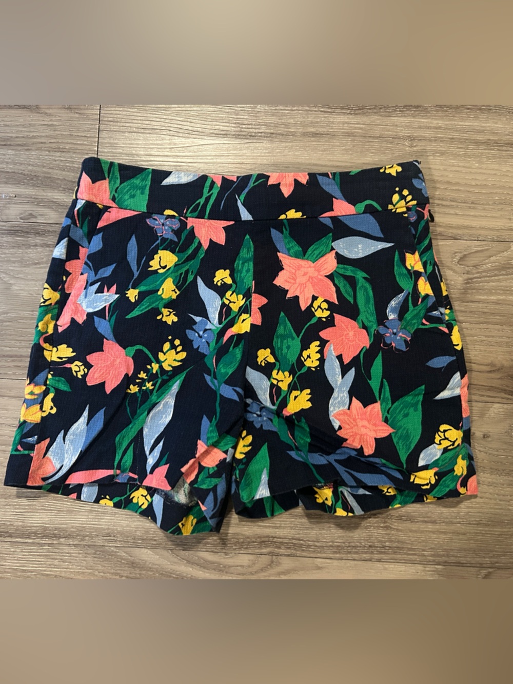 J. Crew Floral shorts - Navy with Coral, Green & Yellow size 4 - cruise floral